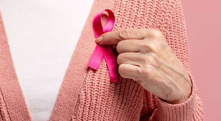 قبل أن تبحثي عن كتلة.. 10 معلومات عليك معرفتها عن سرطان الثدي