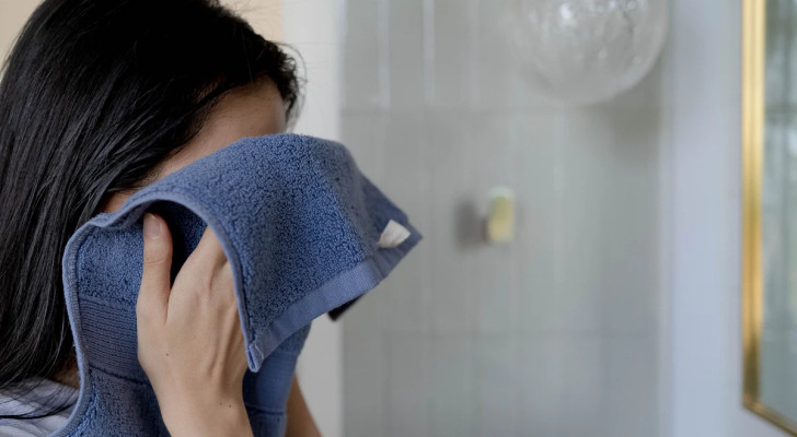 لماذا ينصح بغسل المناشف الجديدة قبل استخدامها؟ السبب قد يفاجئك!