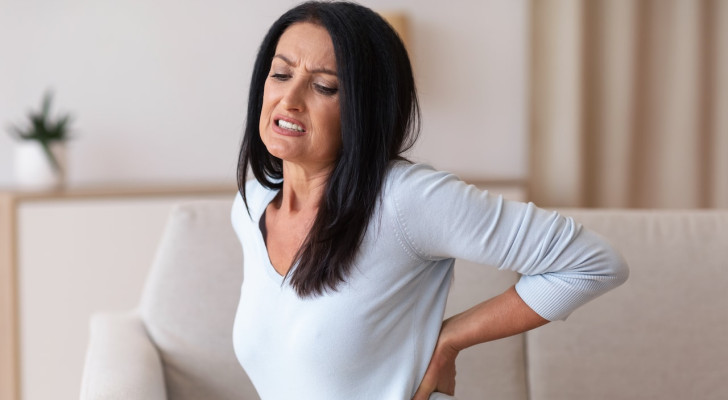 5 أمور قد تكون وراء ألم الخاصرة عند النساء.. متى يكون الأمر مقلقا؟