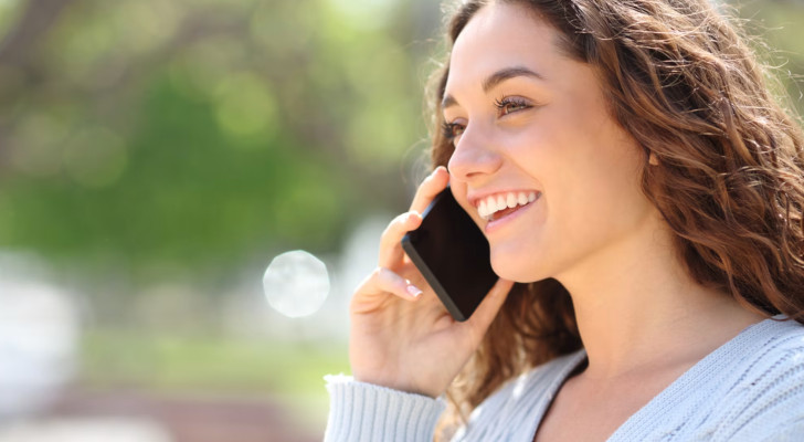 تصرفات تفعلها دون وعي أثناء المكالمات.. ماذا يقول علم النفس عنها؟