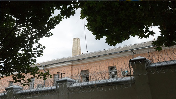 أوكرانيا تعلن البدء ببيع سجونها القديمة