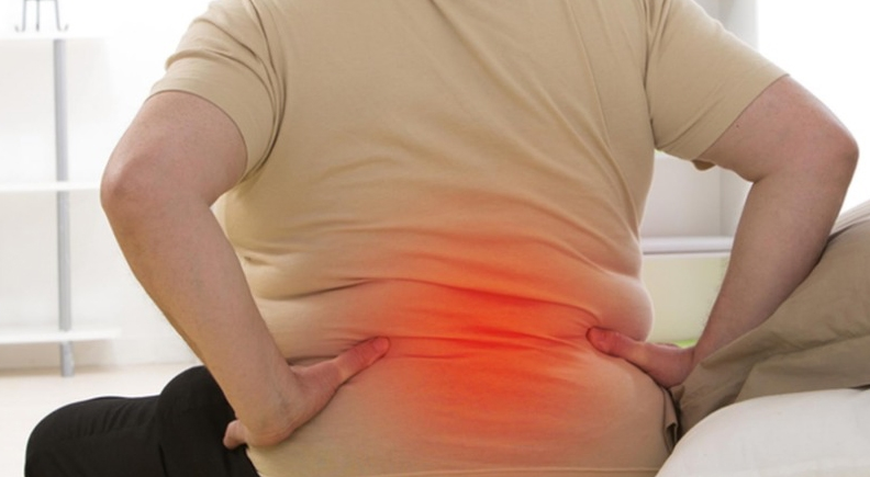 كيف يؤثر الوزن الزائد على صحة العمود الفقري؟