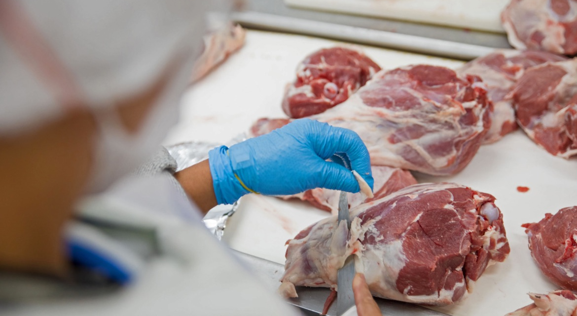 اللحوم الطازجة والمعالجة .. القيمة الغذائية والتأثير الصحي