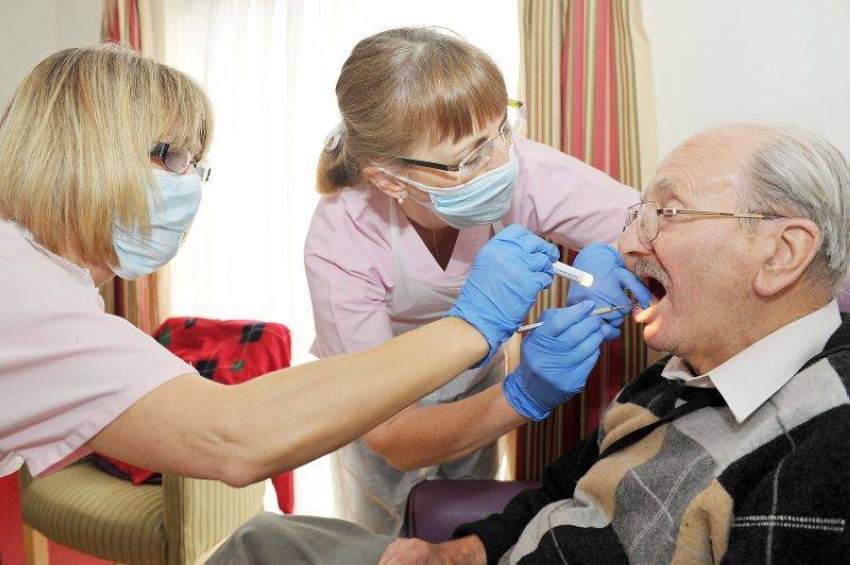 فيروس كورونا يجبر البريطانيين على ممارسة طب الأسنان المنزلي