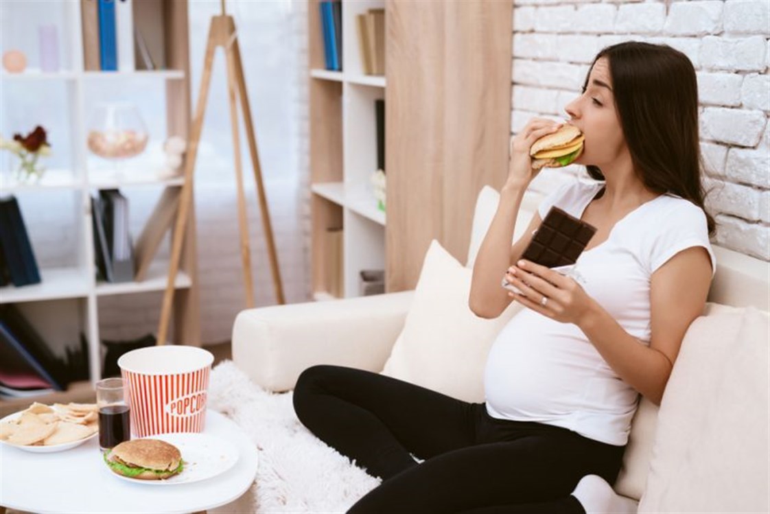 5 أطعمة يجب الإبتعاد عنها خلال فترة الحمل - صورة