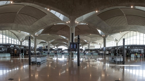 جابر: لن يُعاد فتح مطار الملكة علياء قبل الأول من تموز