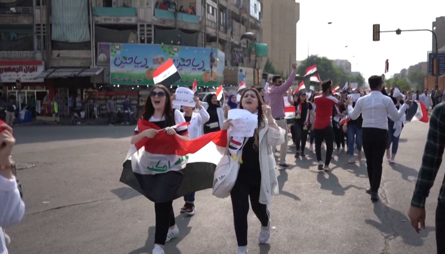 الاحتجاجات والوباء سرقت أحلام الطلاب العراقيين بالتخرج