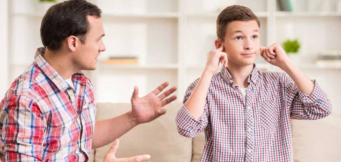 كيف أتعامل مع ابني المراهق بطريقة صحيحة؟