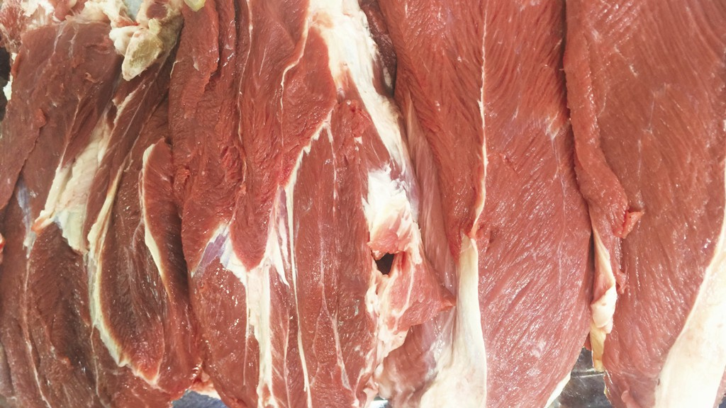 تجار اللحوم في بلدة حوارة بإربد يشتكون من قرارات مجحفة برأيهم - فيديو