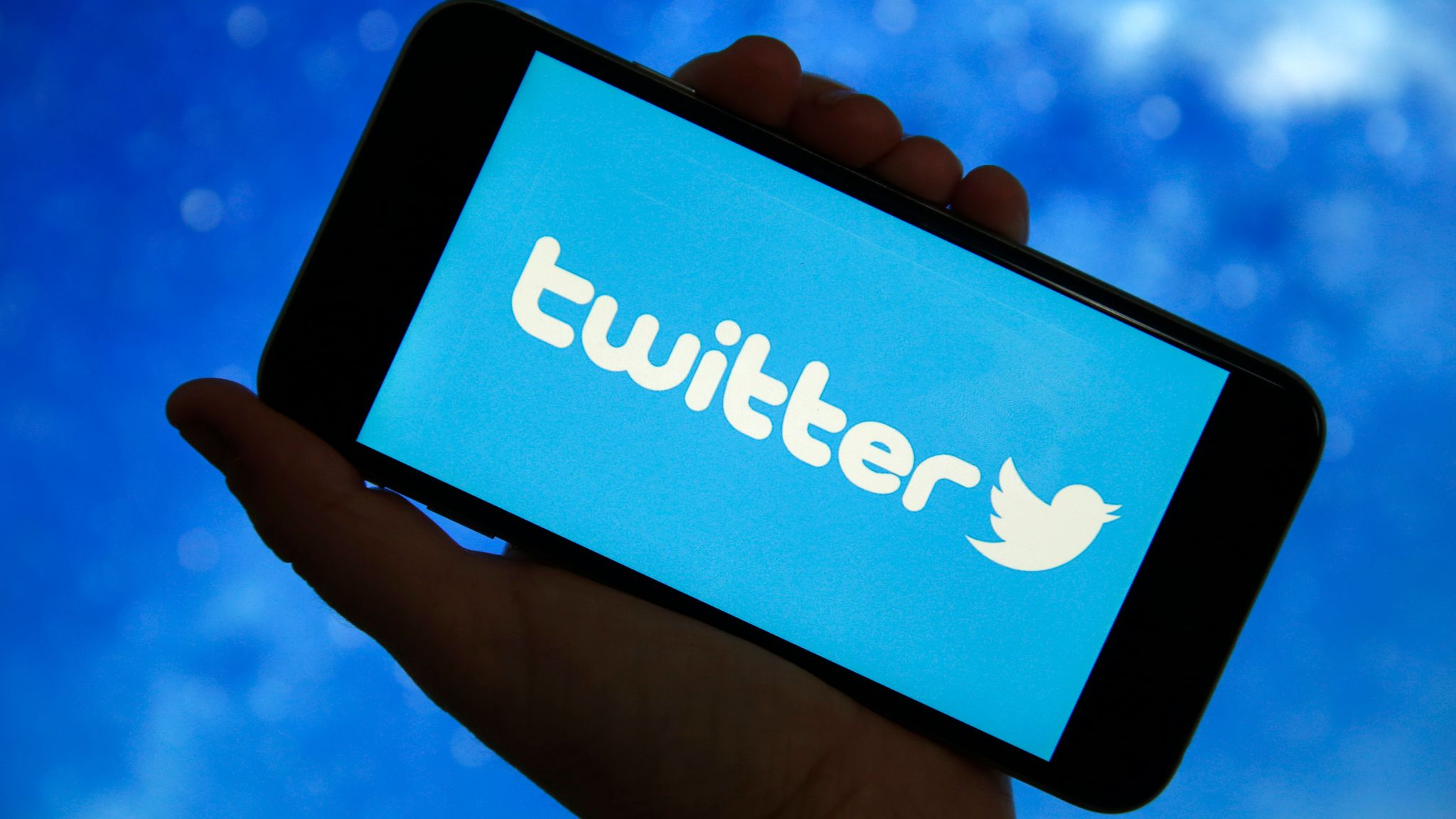 تويتر يُلغي استخدام كلمات "سيد وعبد وقائمة سوداء" لمُحاربة العُنصرية